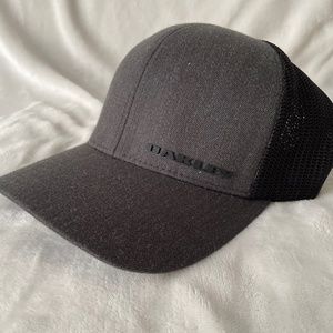 OAKLEY Flex Fit Dark Gray Hat L-XL